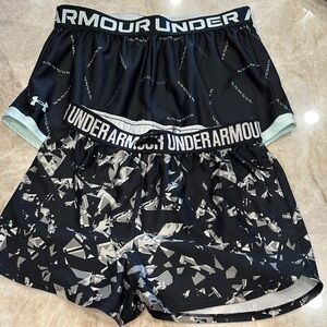 Under Armour Black and Light Gray Printed Athletic Shorts Set
